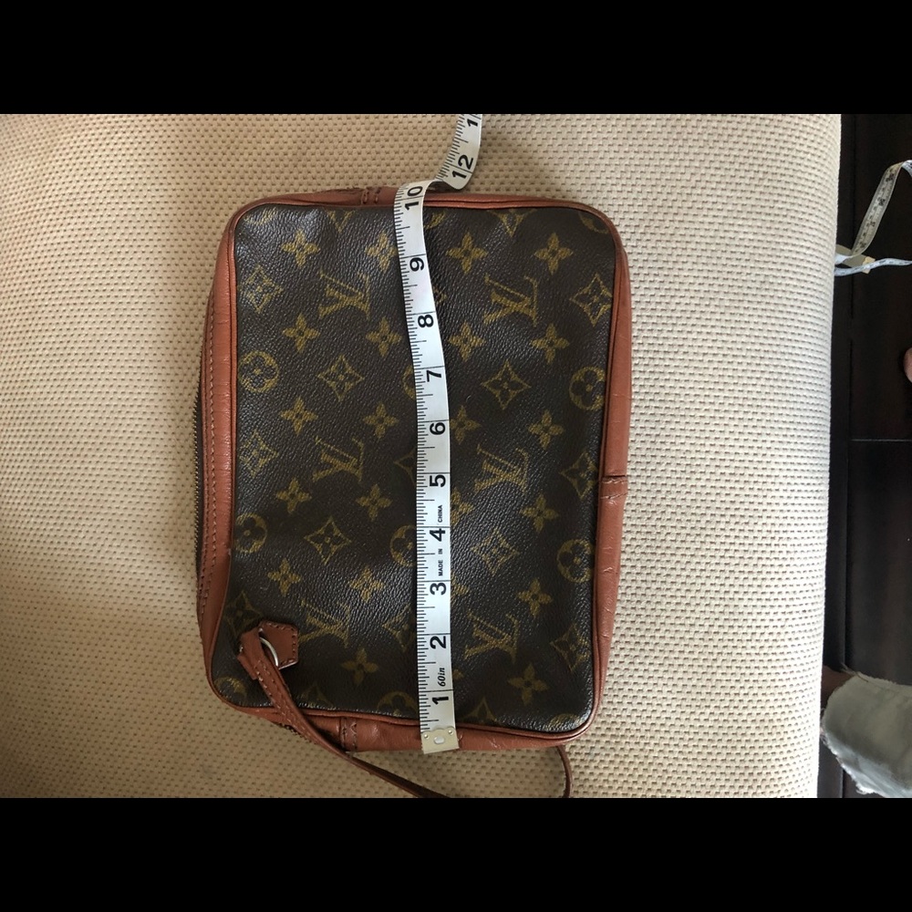 LV Vintage awesome condition clutch